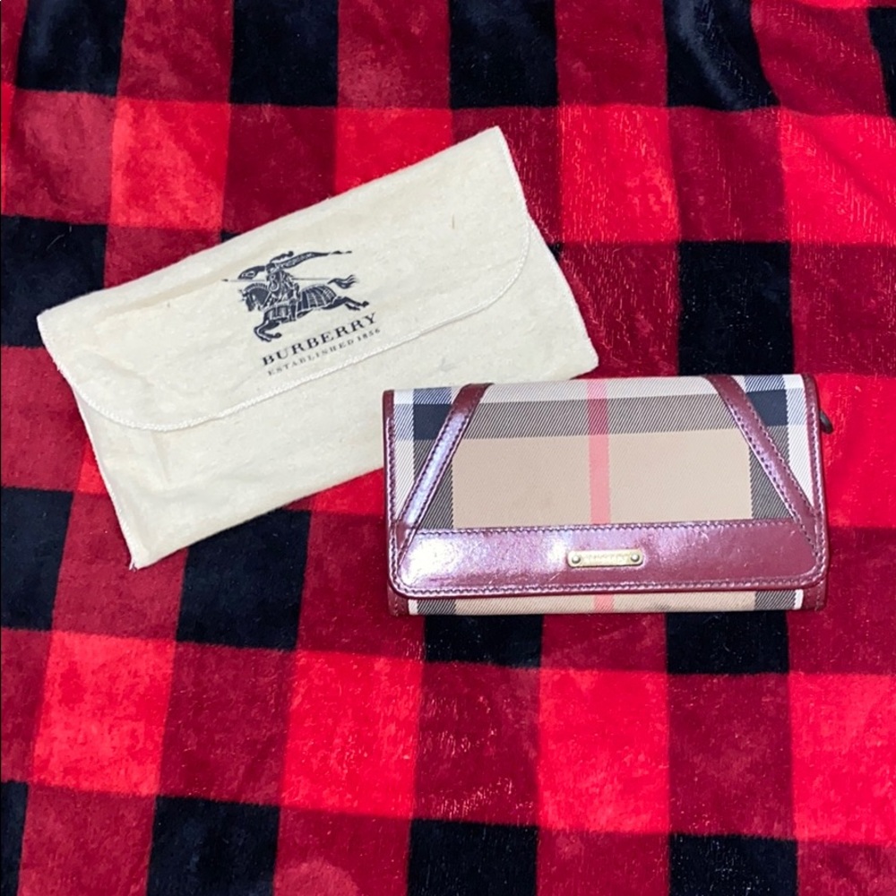 USED BURBERRY WALLET